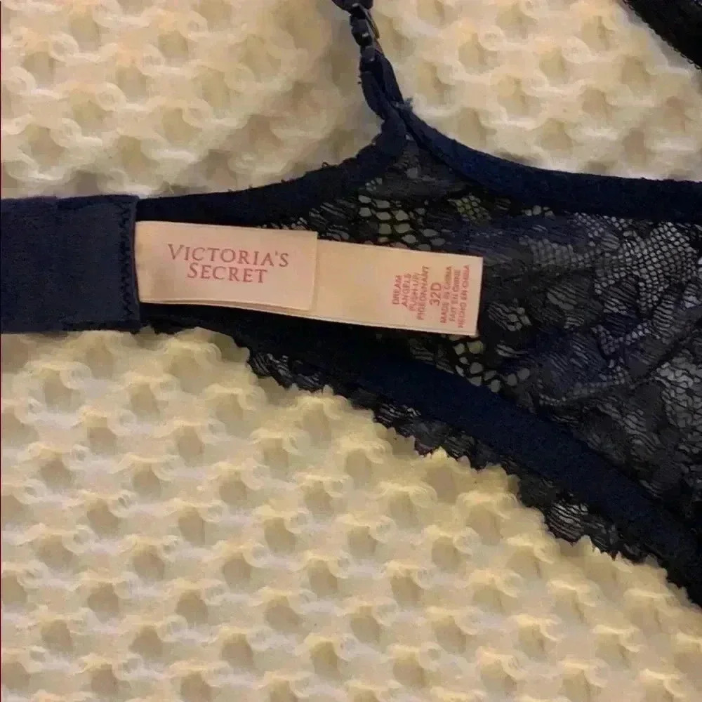 Vs - Picture 3 of 3